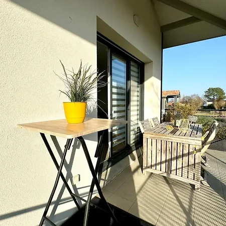 Petit Bijou 24 P Ideally Located Apartment *